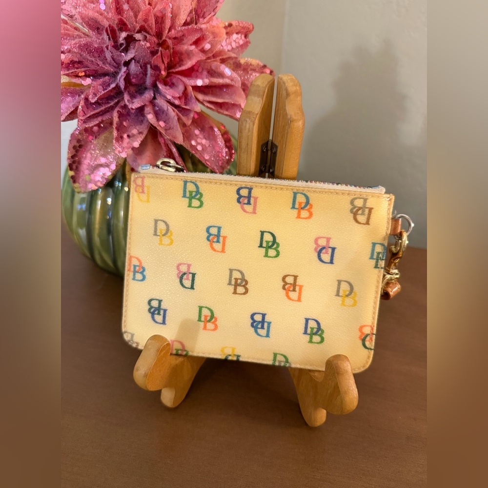 Dooney & Bourke Y2K Yellow Wristlet - Picture 3 of 15